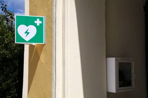 öffentlicher Defibrilator AED